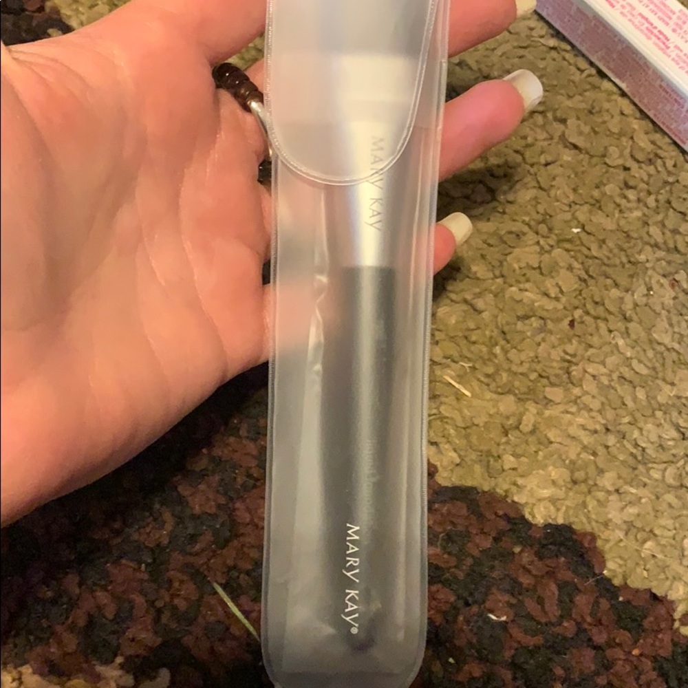 Foundation liquid brush